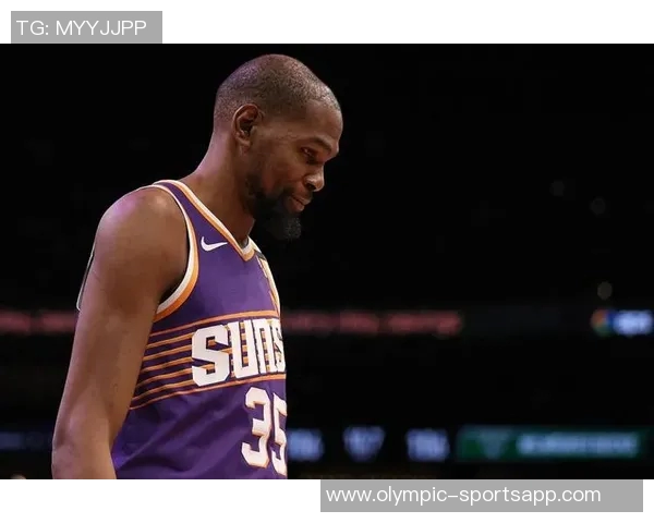 杜兰特坦言进攻表现不佳但坚信球队正在不断提升实力 杜兰特坦言进攻表现不佳但坚信球队正在不断提升实力