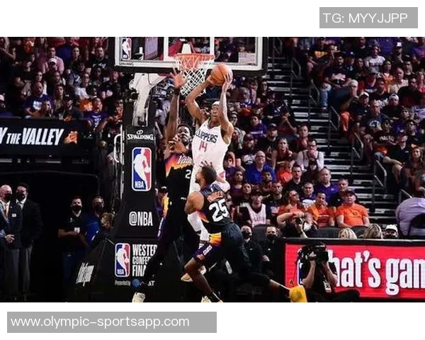 小莫呼吁卢执教应更积极转变角色不应忘记曾经的球员身份