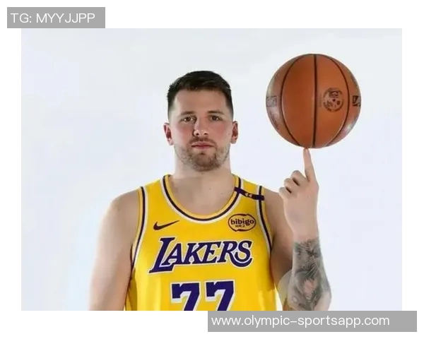 东契奇与邓恩的恩怨引发关注里夫斯表示不愿介入但觉得很有趣